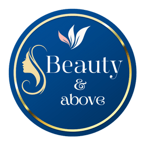 شعار متجر بيوتي آند أبف الإلكتروني في الكويت | بيوتى اند ابف الشعار الرسمي لمتجر بيوتي آند أبف، يظهر صورة جانبية لوجه سيدة وتصميم أوراق شجر أنيقة داخل دائرة ذهبية على خلفية زرقاء داكنة. النص المكتوب هو "Beauty & Above" و "بيوتي آند أبف"